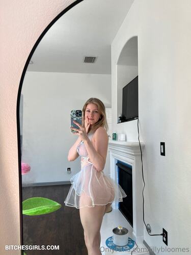 Emily Taylor Nude Twitch - Lilly Blooms Nude Videos Twitch